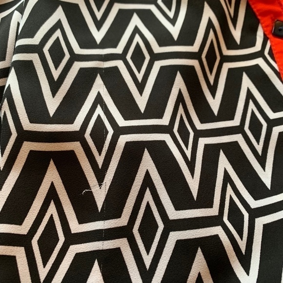 MULTIPLES Sleeveless B & W Tunic Blouse - Size Large - Picture 4 of 4
